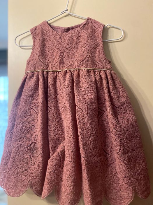 Страхотна дантелена официална рокля