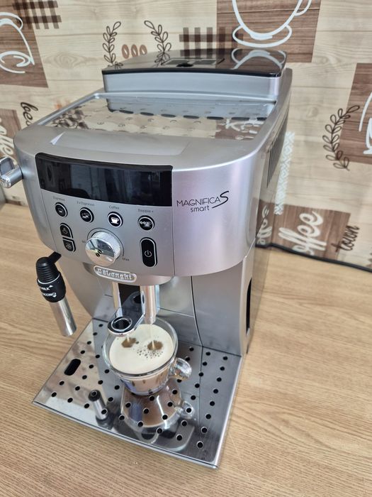 Expresor/Espressor Cafea DeLonghi Magnifica S Smart