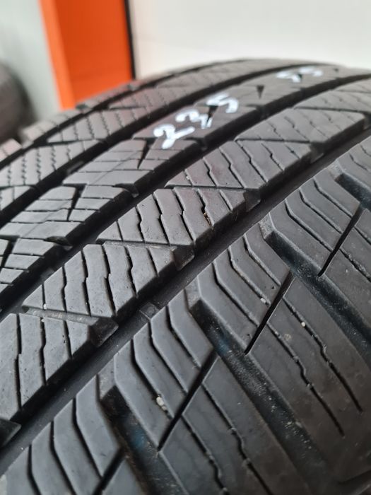 Всесезонни гуми 4 броя за Джип VREDESTEIN Quatrac 235 55 R19 дот1220