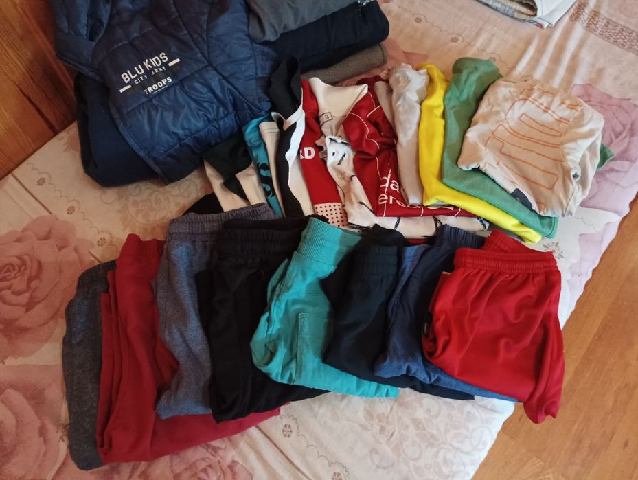 Много дрешки за момченце на 10-11