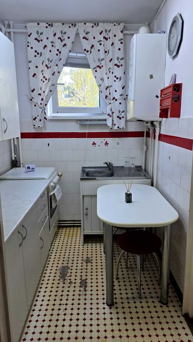 Vând apartament 3 camere în Târgu Mureș, zonă liniștită și verde, str. Moldovei