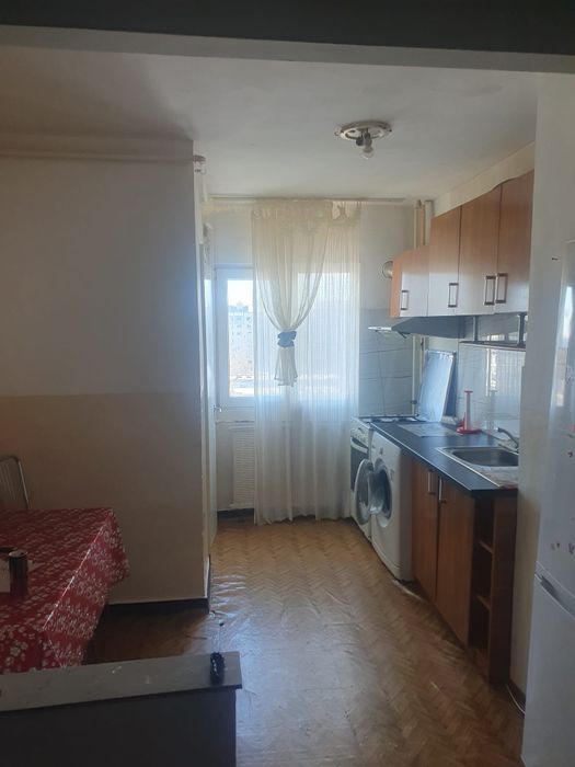 Apartament 3 camere de închiriat