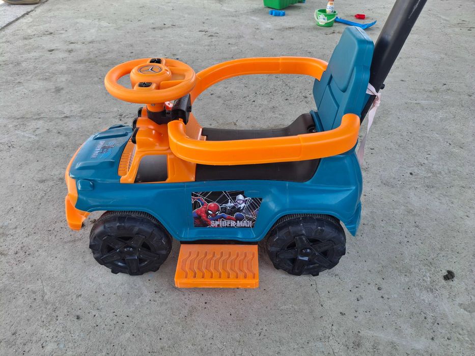 Детская машина с ручкой