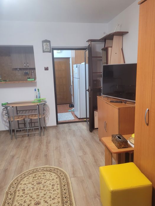 Închiriez garsonieră
