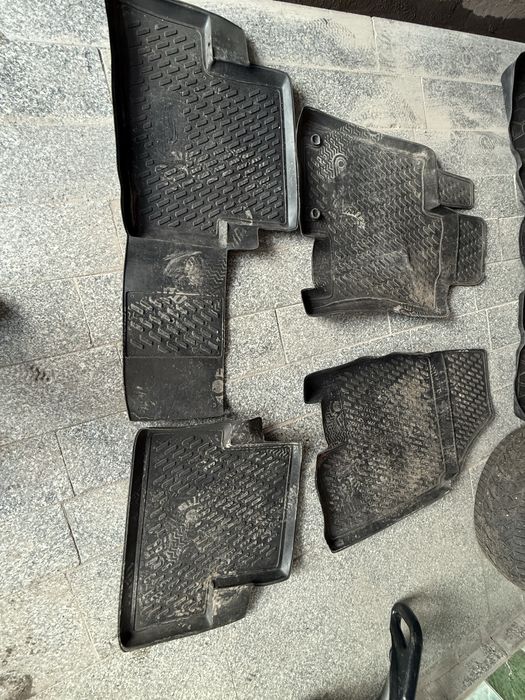 Продам коврики  в салон !