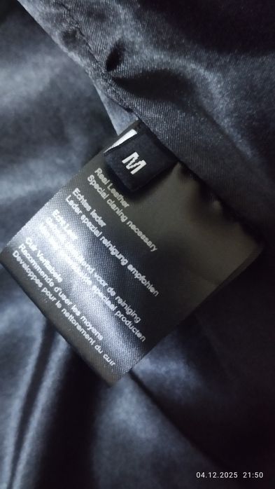 Продаю женскую куртку .