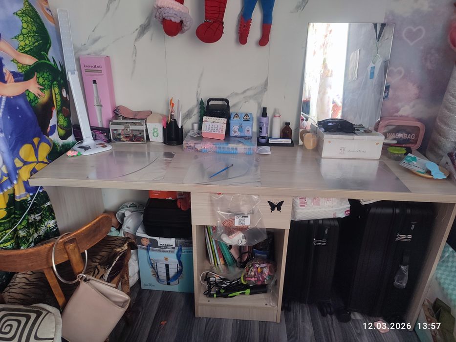 Продам школьный стол для двоих удобно