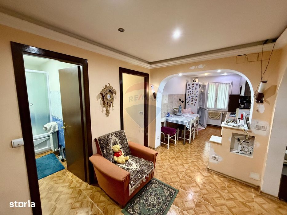 Apartament cu 4 camere de vânzare pe Strada Longinescu