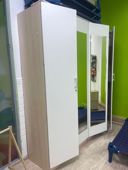 Продам шкаф белый