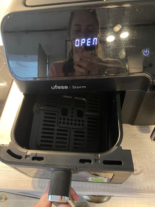 Airfryer Ufesa Storm 9 L cu 2 compartimente – stare foarte bună