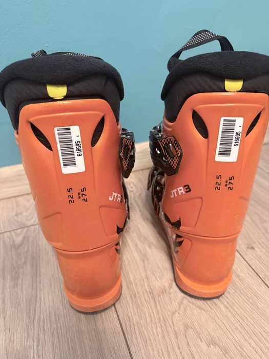 Продавам детски ски обувки 22.5