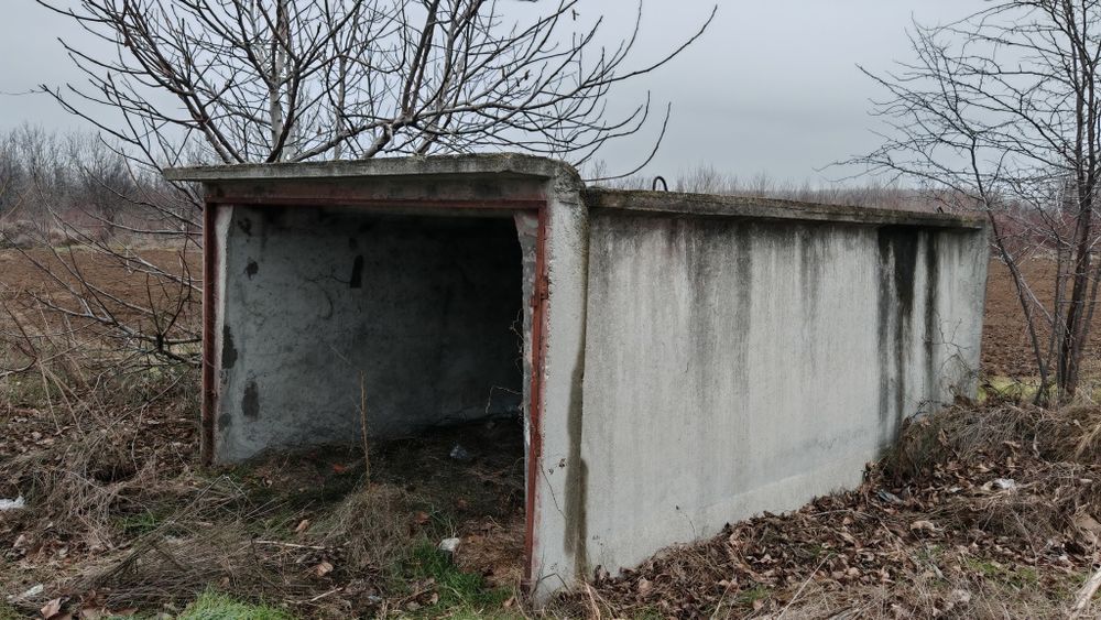 Бетонен гараж без врати