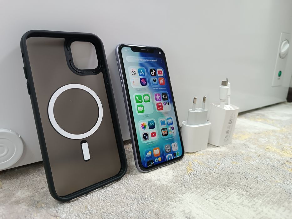 iPhone 11 в хорошем состоянии.