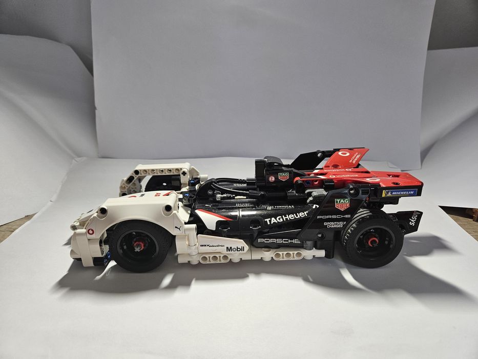 LEGO Formula E Porsche 99X Electric (42137)