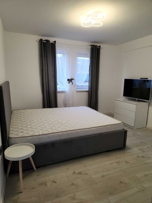 Central inchiriez apartament  3 camere 72 mp et l ,imobil nou