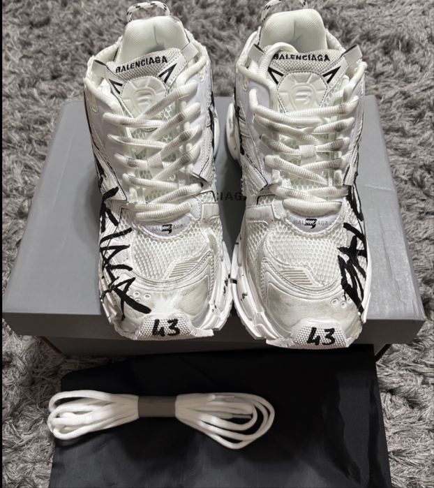 Balenciaga runner graffiti