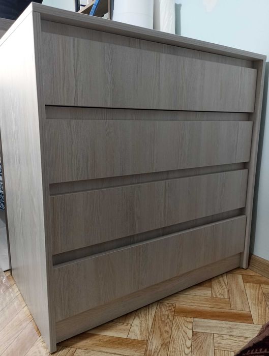 Комод с четырьмя ящиками, в отличном состоянии/ Komod to'rtta tortmali