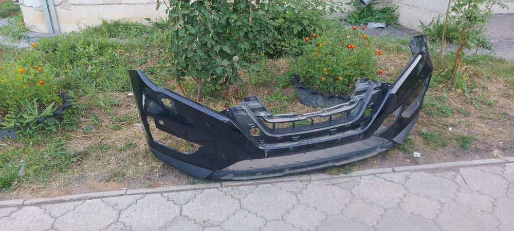 Продам бампер передний