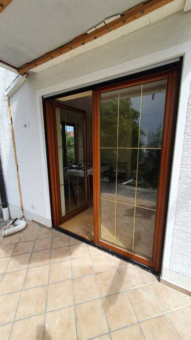 Usa terasa sau balcon Lemn sau Aluminiu