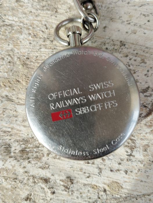 Швейцарски часовник Mondaine