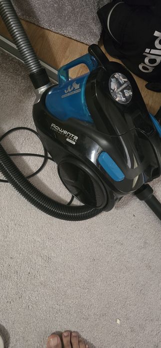 Vând aspirator Rowenta