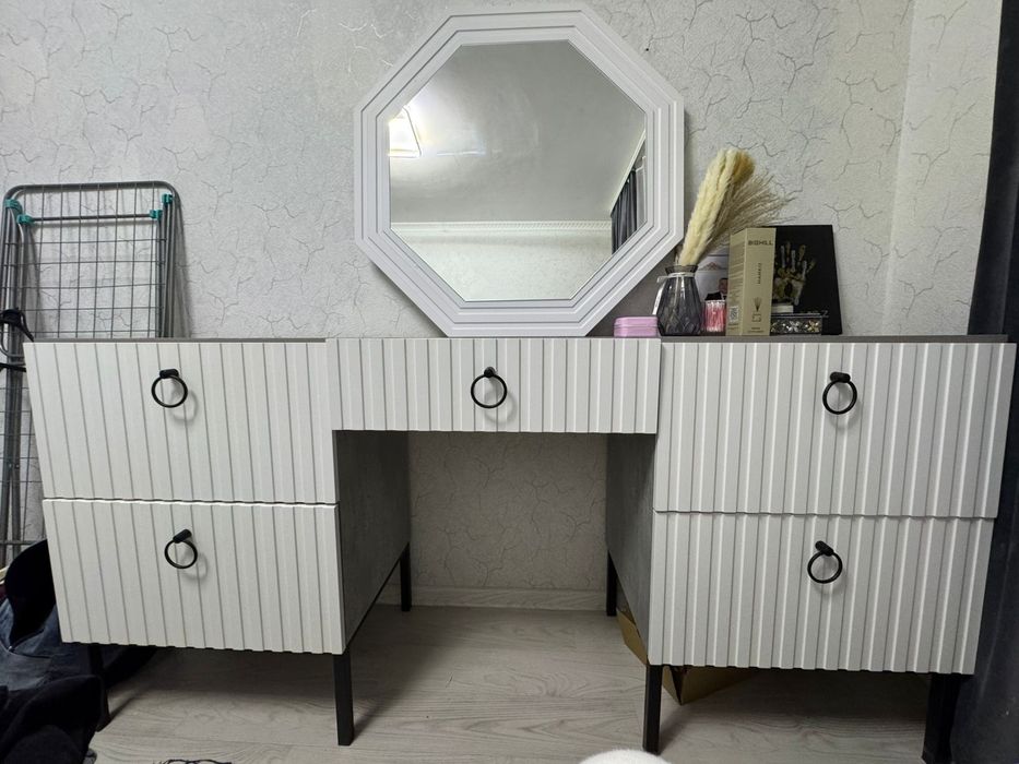 Стол для макияжа туалетный стол