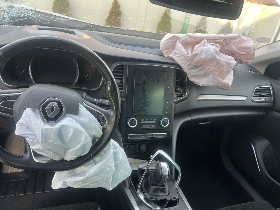 Renault megane 4 1.5dci automat usor avariat