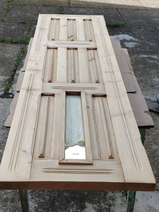 Raschetez parchet ,scari si reconditionez usi.