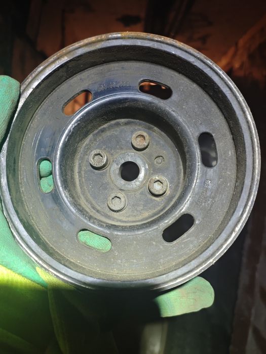 Шкиф коленвала передний рычаг ступица