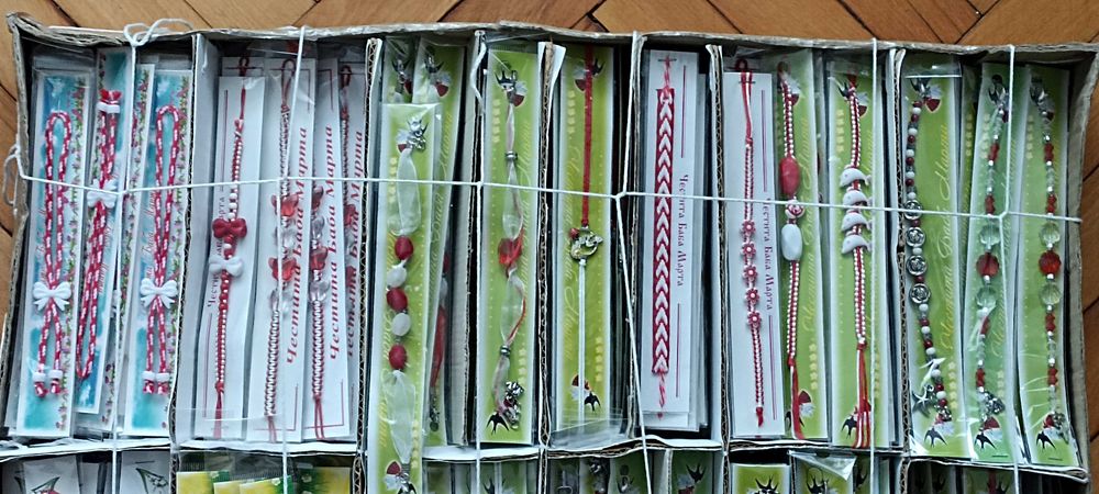 Мартеници на едро