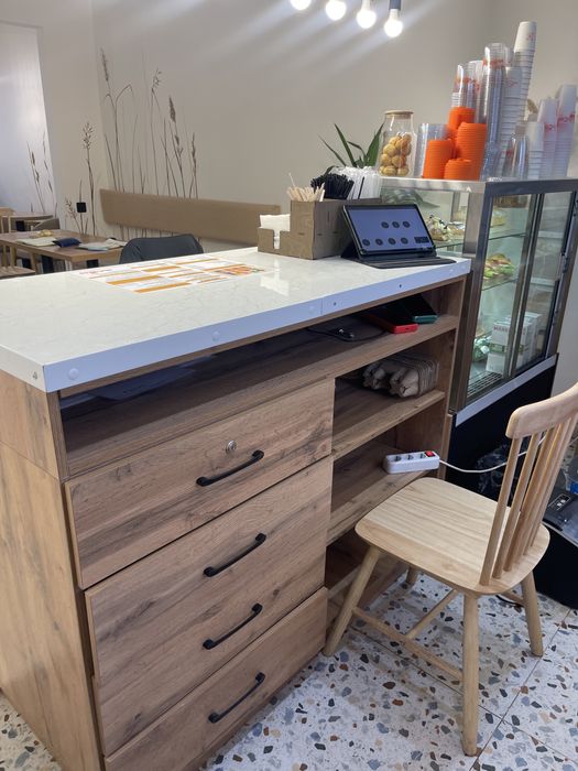 Стуля для кофейни барный стол.