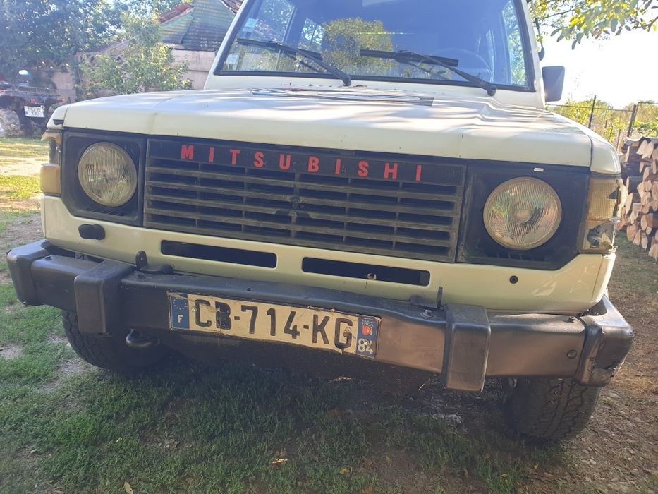 1988 Mitsubishi Pajero Mk1 fara rugina
