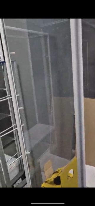 Продам виртрину стелаж белая