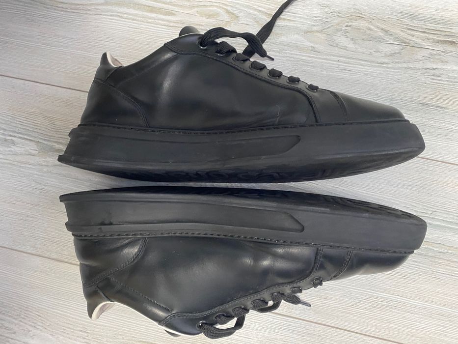 Продавам обувки Roberto Cavalli