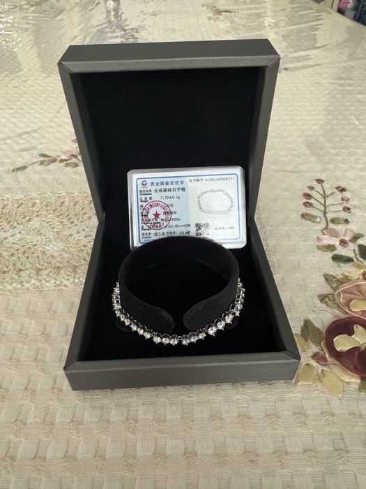 Продам серебрянный браслет с камнями муассанитами
