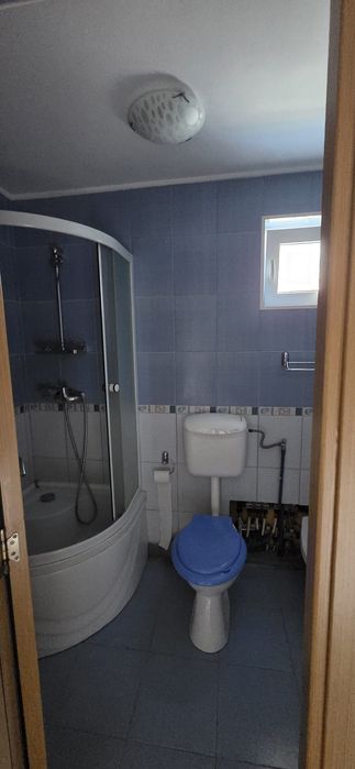 Închiriez apartament la casă zona Grădiște