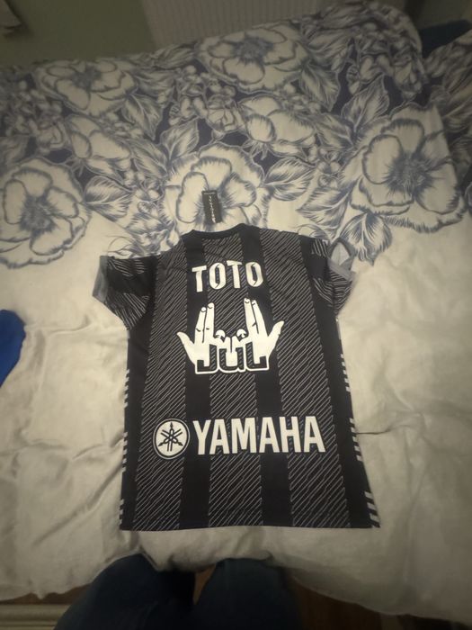 Vand 2 tricouri yamaha marime M