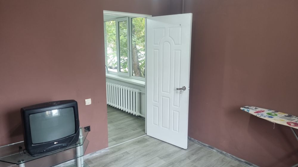 Срочно, продается 2 х комнатная квартира.