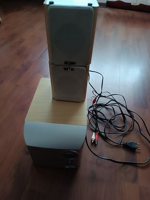 Subwoofer+stație+2sateliti.