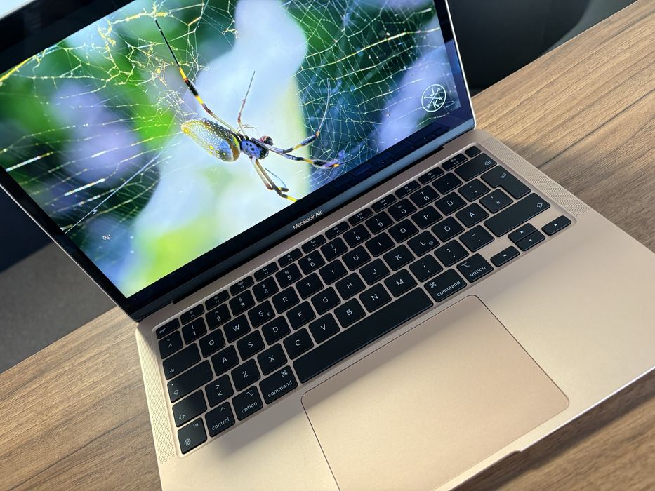 MacBook Air 13-inch/ Apple M1 / 8 GB RAM/ 256 GB / Ca nou