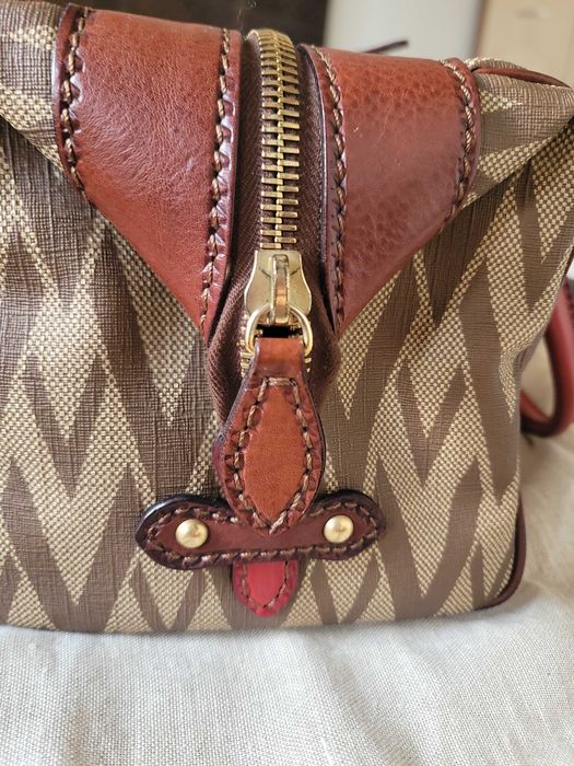 Оригинална чанта VALENTINO като нова