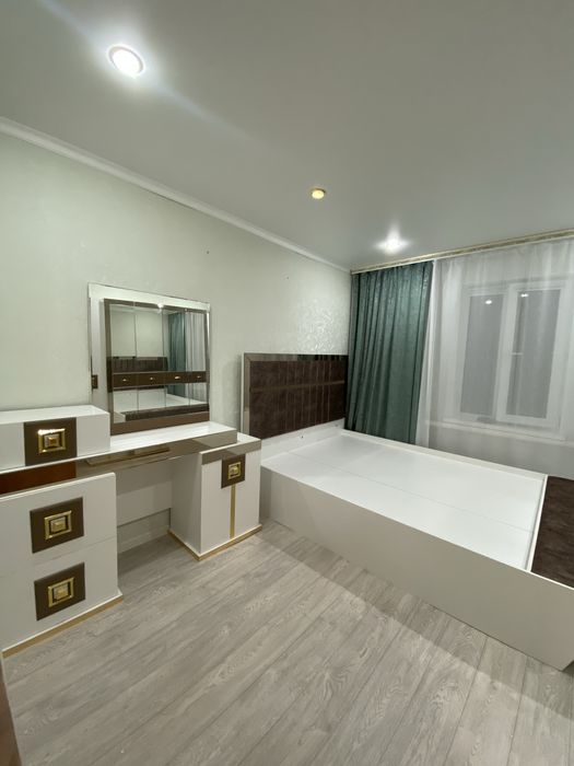 Продаю спальный гарнитур