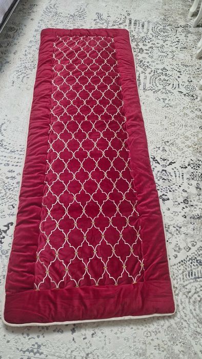 Корпе и подушки новые