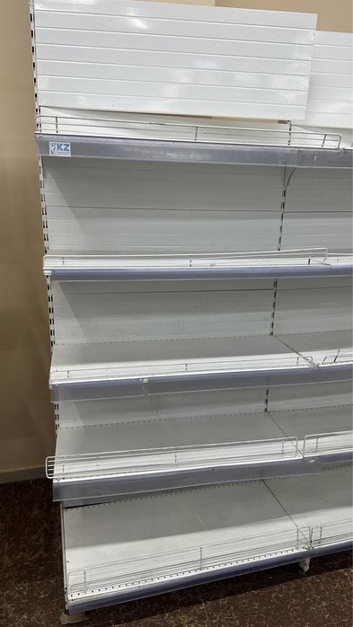 Витрины,стеллажи