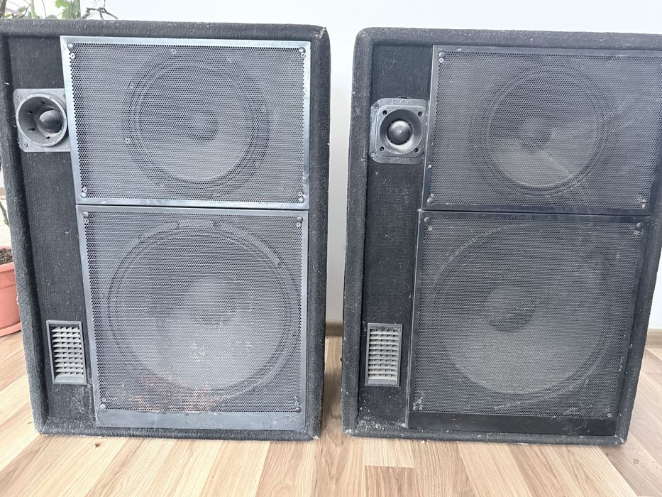 Vand orga ROLAND G-600, statie + 2 boxe de mari dimensiuni funcionale. In plus, stativ de orga si partituri