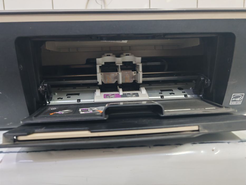 Продаю принтер hp