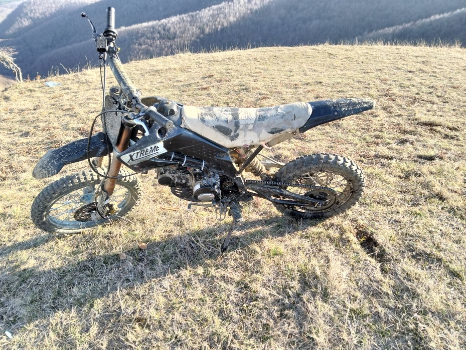 Vând cross 125...