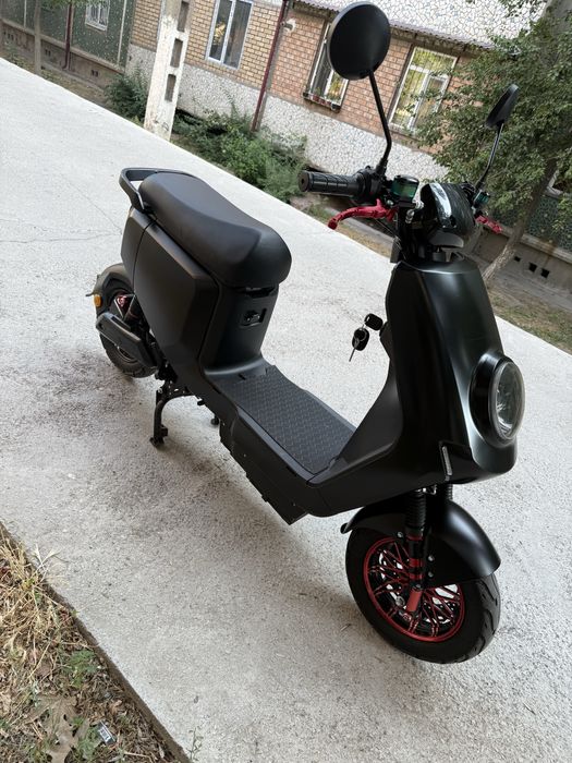 Srochna Elektoroskuter sotiladi