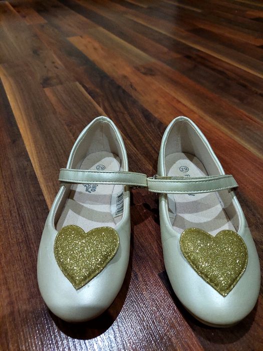 Продам детскую обувь