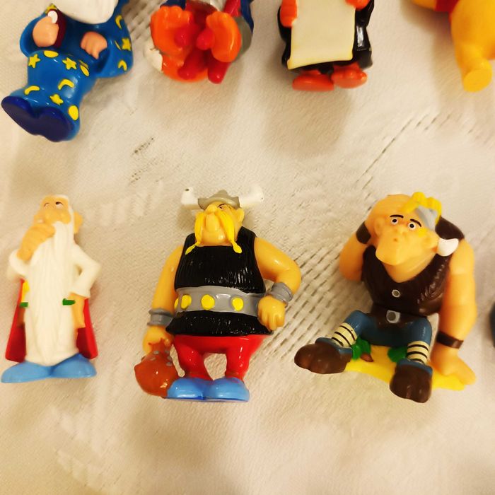 Киндер Kinder фигурки стари над 90 бр